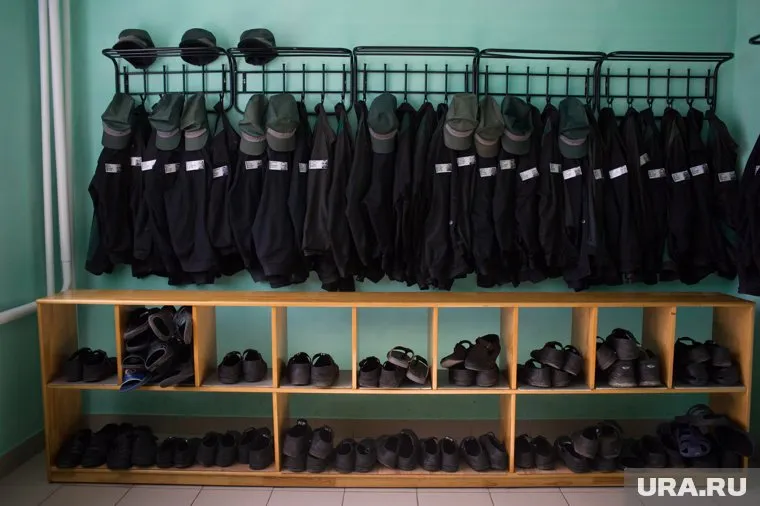 В курганской колонии делают фото заключенных