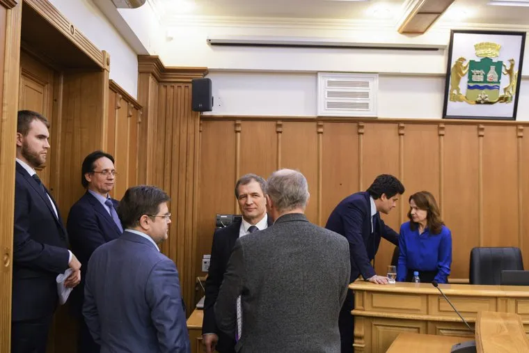 Внеочередная консультация депутатов ЕГД по вопросу повышения заработной платы мэру города и его заместителям. Екатеринбург, высокинский александр, захаров илья, гагарин анатолий, овчинникова ира, володин игорь, вихарев григорий