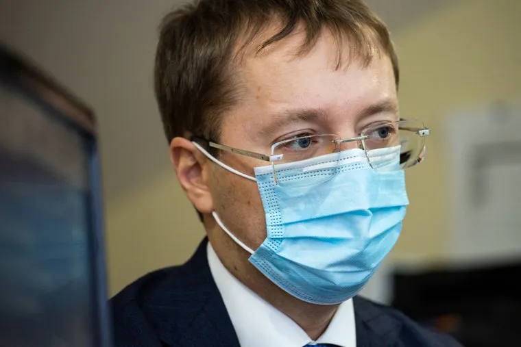 Депутат Государственной думы РФ Лев Ковпак подает документы на участие в праймериз партии «Единая Россия». Екатеринбург