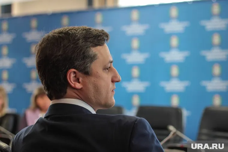 Вице-губернатору Дмитрию Шаповалу дали право устанавливать зарплату подчиненным