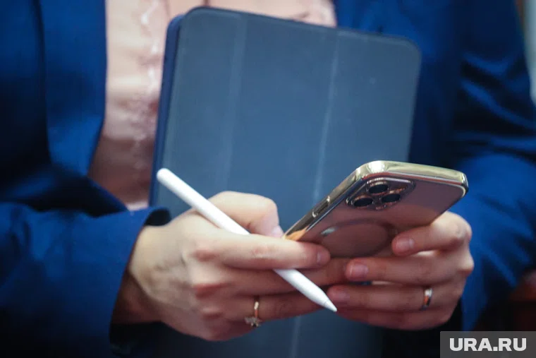 Перевод денег получателю через новый сервис занимает от одного дня