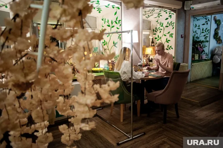 В Екатеринбурге и Санкт-Петербурге запустили сервис The Breakfast, который позволяет людям заводить новые знакомства во время завтрака