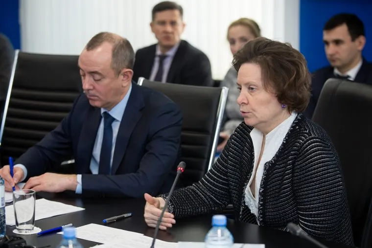 Рабочая встреча губернатора ХМАО Натальи Комаровой с активом регионального отделения ОНФ в Югре. Сургут, сидоров павел, комарова наталья