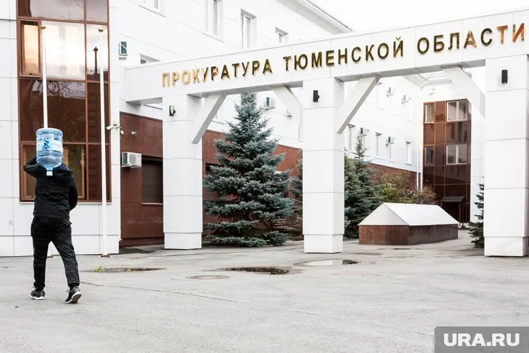 Обвиняемый передал своему знакомому конфиденциальную информацию об одном из местных жителей