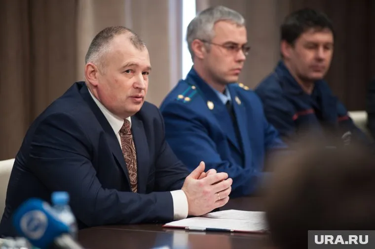 Андрей Самочернов (слева) возглавил психоневрологический интернат