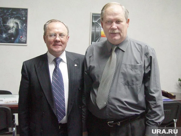 Самый опытный экс-гендиректор КМЗ Дородный празднует юбилей (на фото — слева)