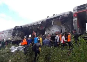 Водитель самосвала, протаранившего поезд в ХМАО, идет на поправку