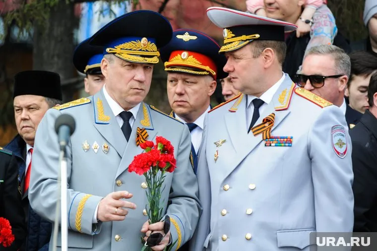 Инсайдеры полагают, что Андрей Сергеев (справа) и Денис Чернятьев (в центре) скоро отправятся на новые места службы, а Юрий Никитин (слева) получит новых подчиненных