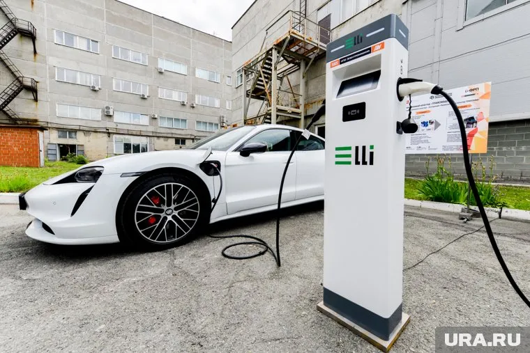 18 электрических зарядных станций для электромобилей установят по всех районах уральской столицы
