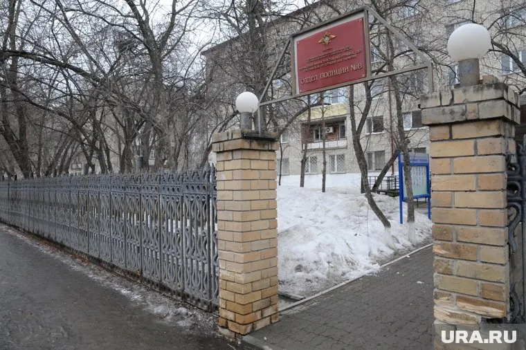 Сотрудника полиции обнаружили с огнестрельным ранением