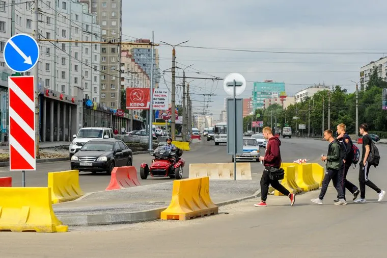 Островки безопасности на Комсомольском проспекте. Челябинск