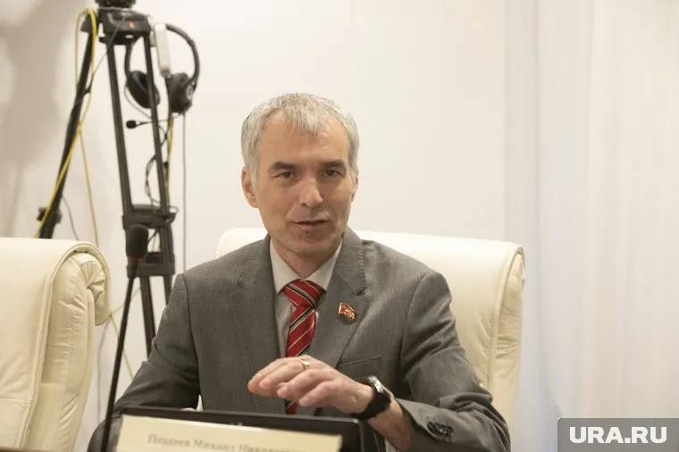 Михаил Поздеев из зала заксобрания отправился в лес по грибы