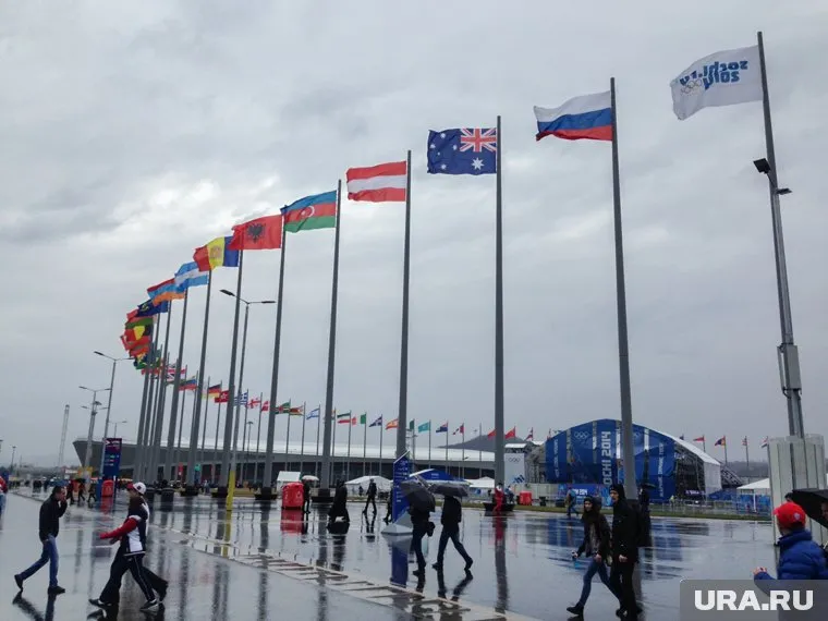 До конца 2022 года спортсмены не смогут выступать с флагом России