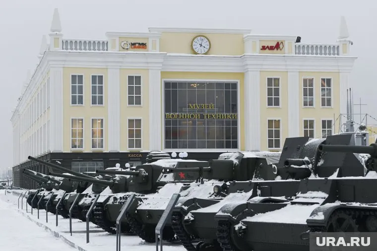 Артем Жога пообещал привезти в музей военной техники УГМК детей из Донбасса