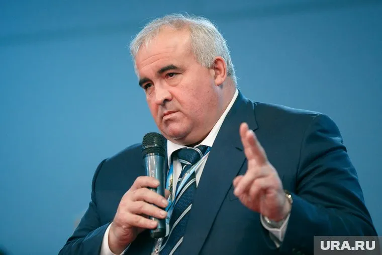 Губернатор-рекордсмен Ситников вступил в борьбу с влиятельным оппонентом