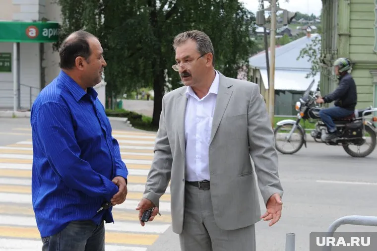 Александр Коростелев (справа) руководит процессом ликвидации мэрии