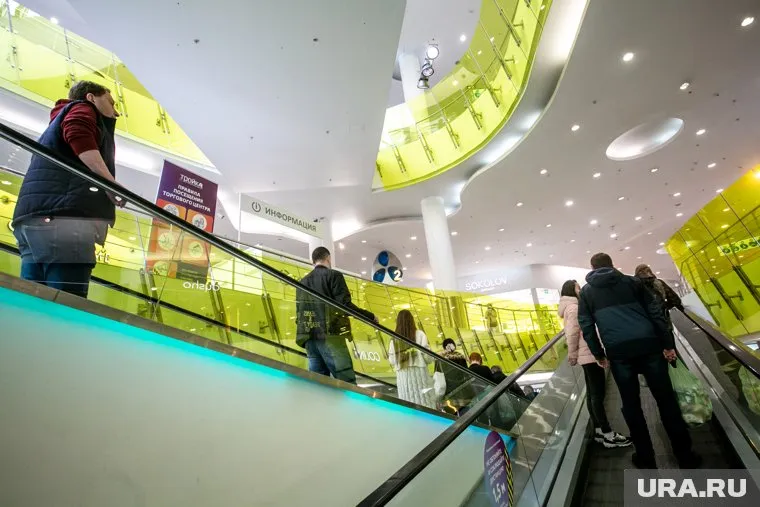 В экстренных службах уточнили, что эвакуация с ТЦ не проводится