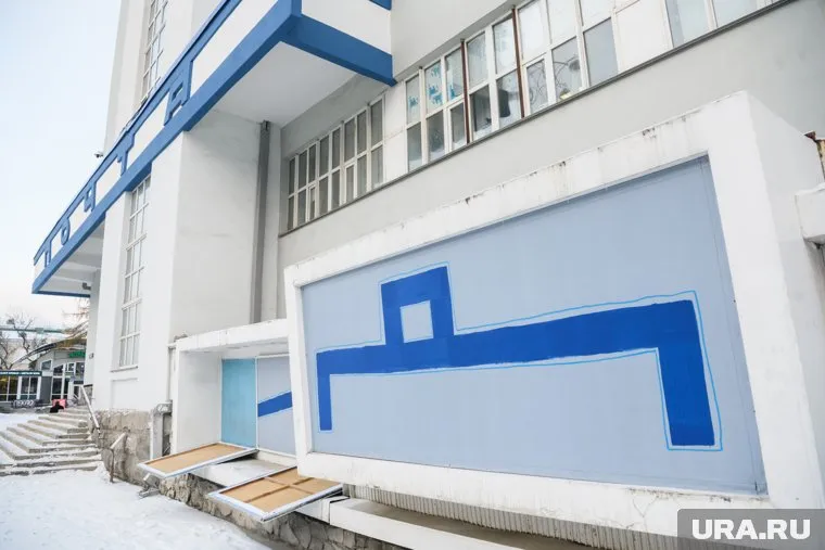 Работа провисела в центре города меньше недели