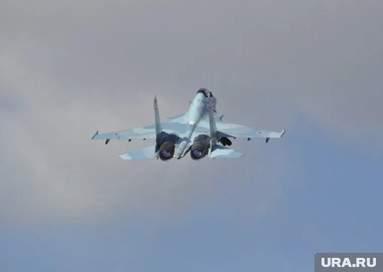 Впервые после реконструкции на аэродроме в Крыму приземлились СУ-30М2