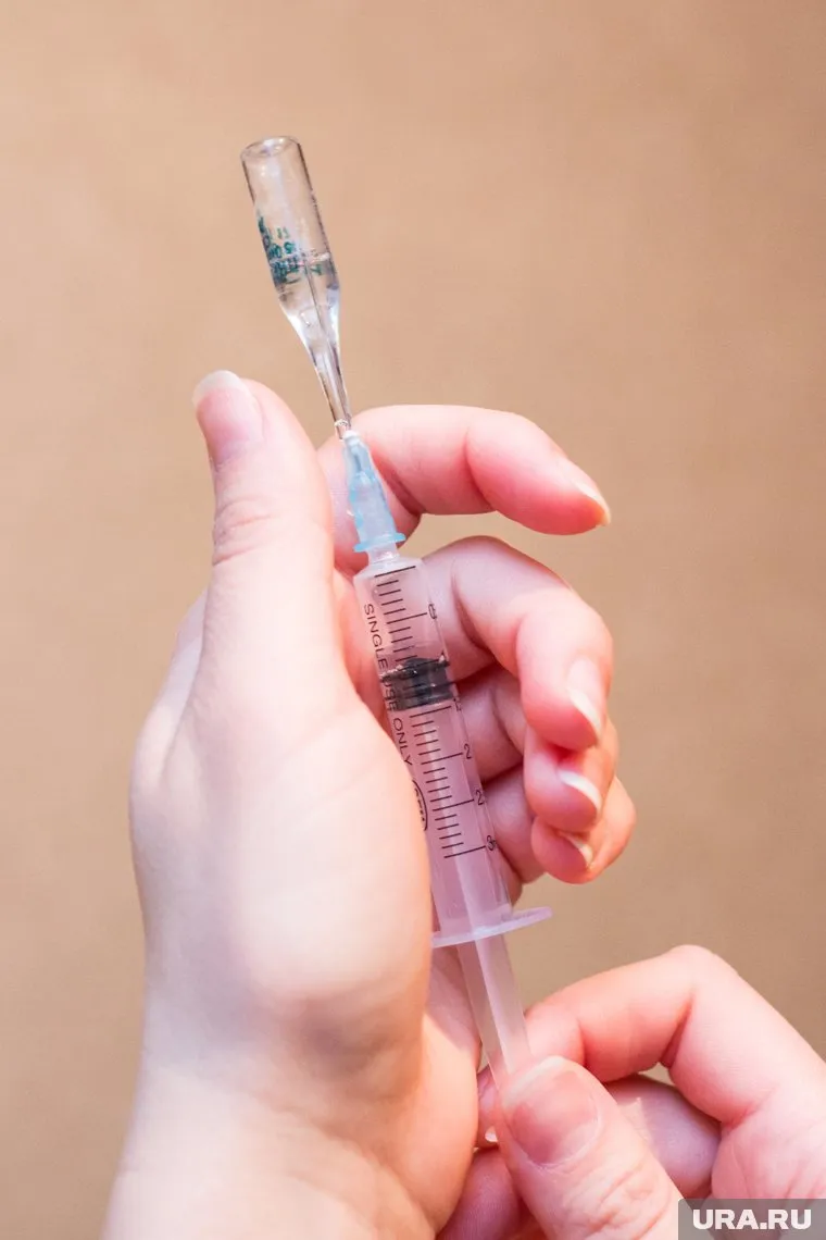 Иммунитет вырабатывается только через 21 день, заявил ученый