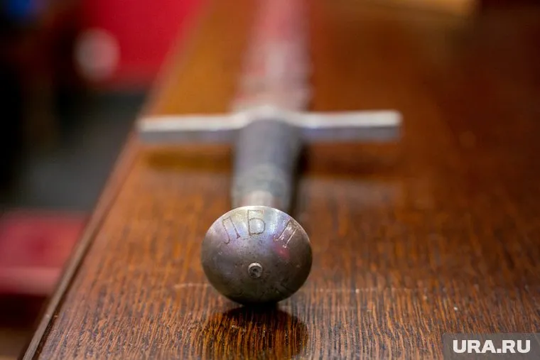 Еще нужно сковать минимум 60 мечей (архивное фото)