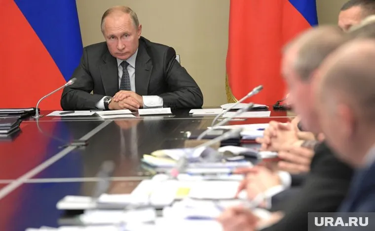 Владимир Путин дал чиновникам понять, что им стоит чаще чувствовать себя неуютно