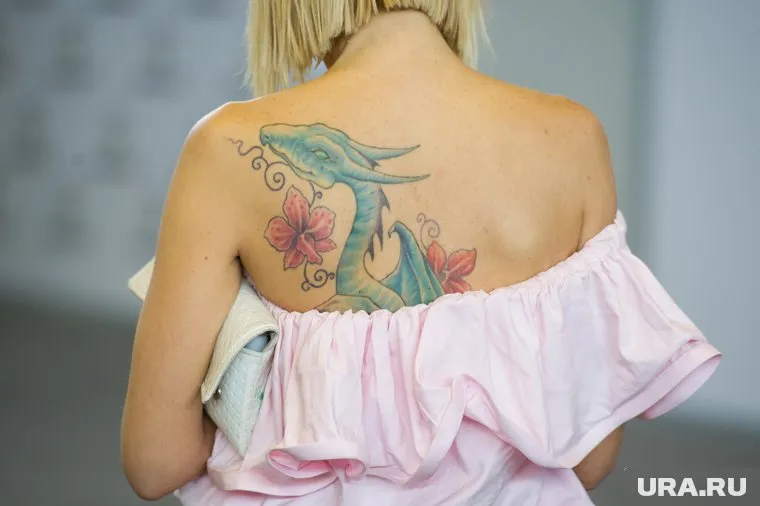 Депутат считает, что в первую очередь от татуировок следуют отказаться молодым матерям,