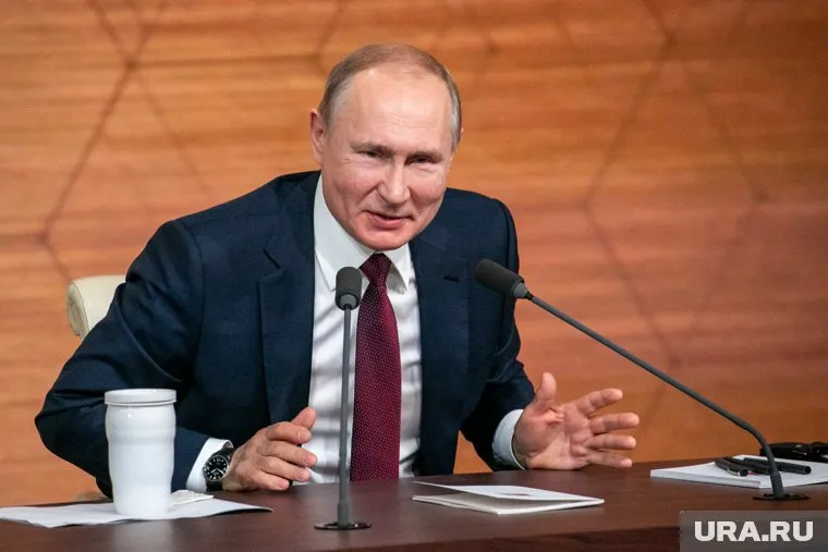 Президент России Владимир Путин призвал сократить добычу нефти в мире