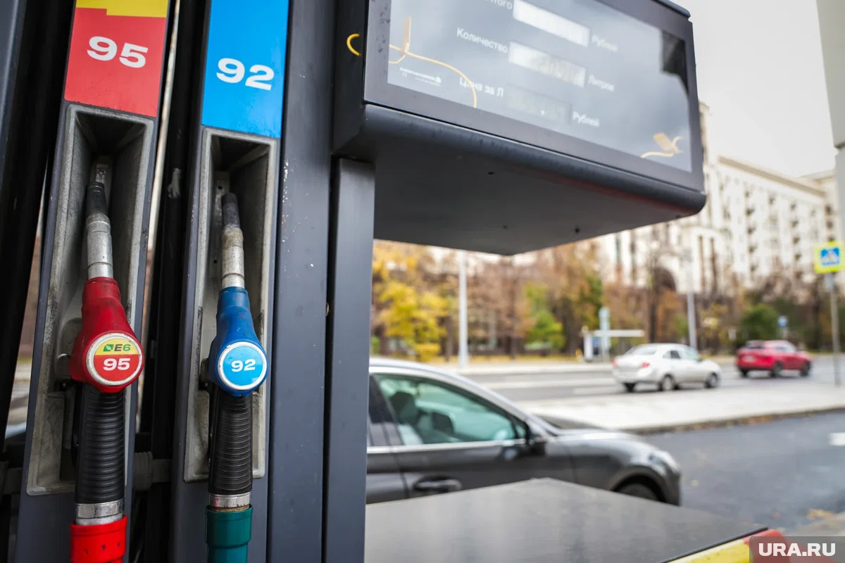 Цены на бензин предложили заморозить почти на год