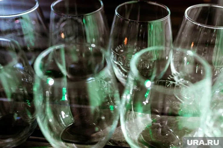 Почти половина заводов по производству алкоголя изготавливает контрафакт