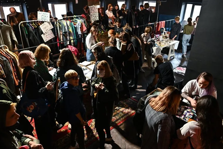 Казаки возле бара Intouch. Необр