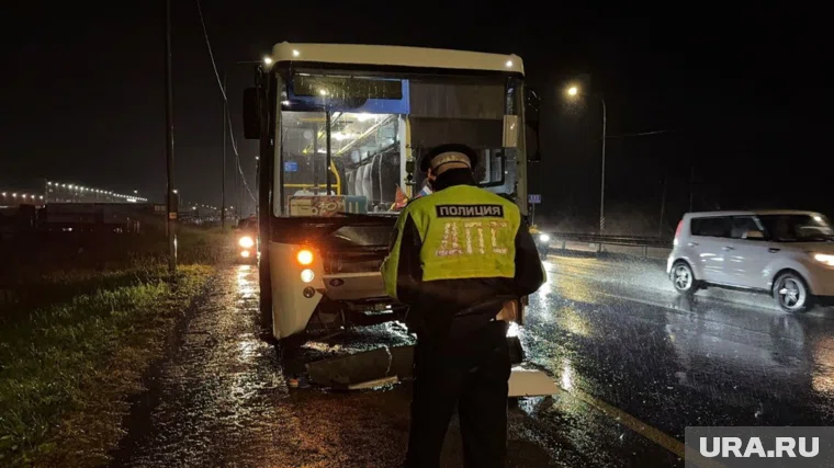 Из-за аварии была перекрыта одна полоса, сейчас движение осуществляется в штатном режиме