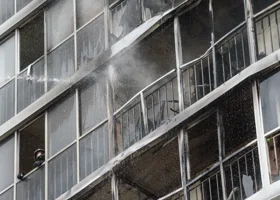 В ХМАО загорелась квартира в многоэтажке