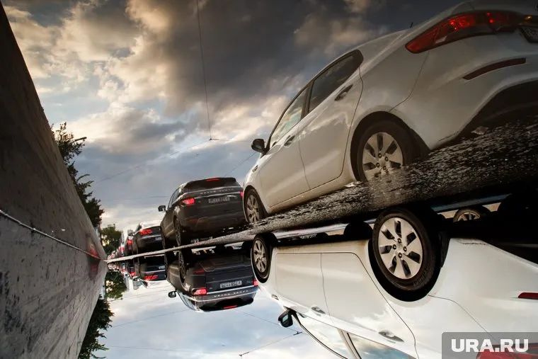 Отсыпанная территория стоянки препятствовала отводу воды после сильного ливня