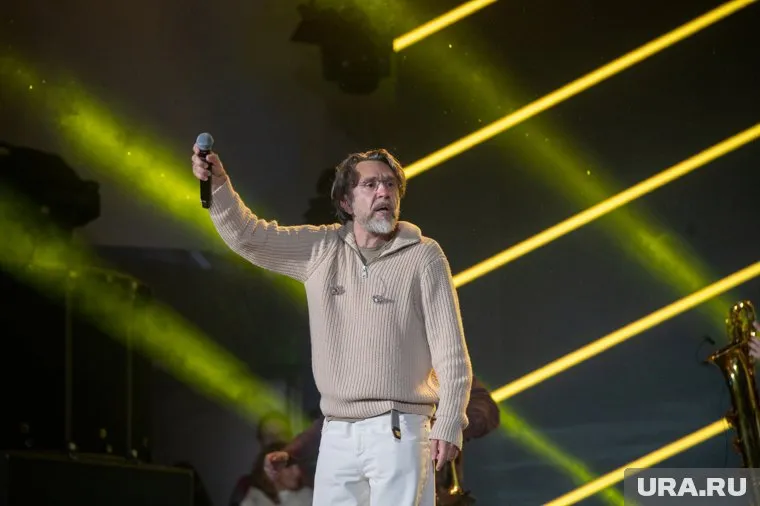 Шнуров заявил, что не обсуждал продолжение сотрудничества с Инстасамкой