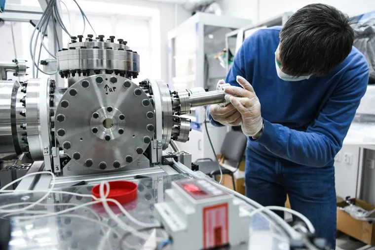 Установка по созданию космических условий на Земле в УрФУ. Екатеринбург