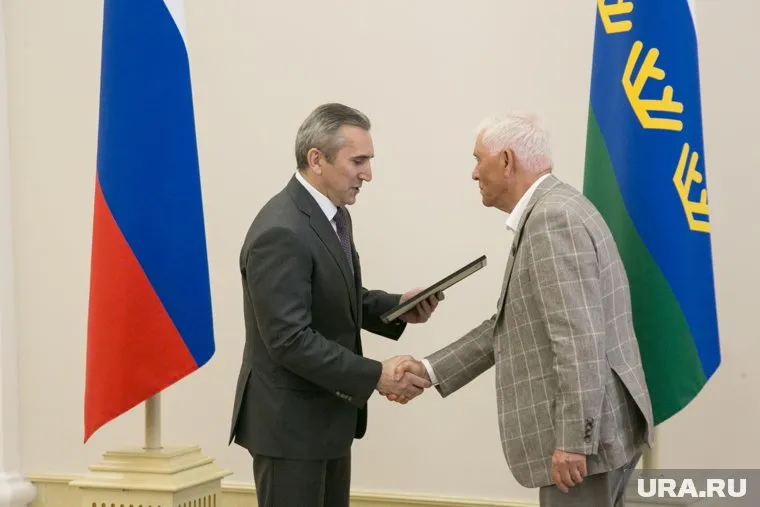 Губернатор Моор ищет помощника, который будет отвечать за выдачу правительственных наград