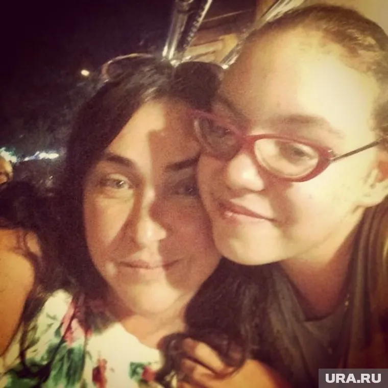 Певица надеется, что дочь обретет самостоятельность за границей