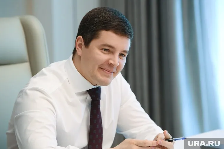 Губернатор Артюхов вручил награду своей первой учительницу