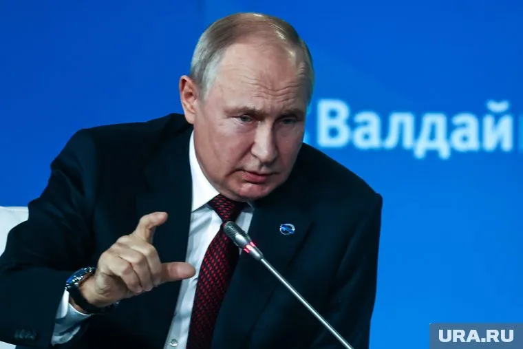 Политолог Антон Бредихин объяснил, что стоит за визитом президента РФ Владимира Путина в Киргизию