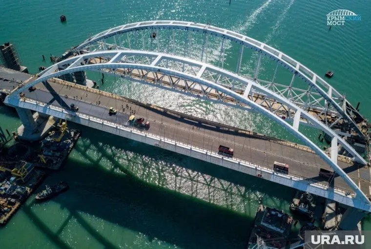Крымский мост планируют открыть в этом месяце