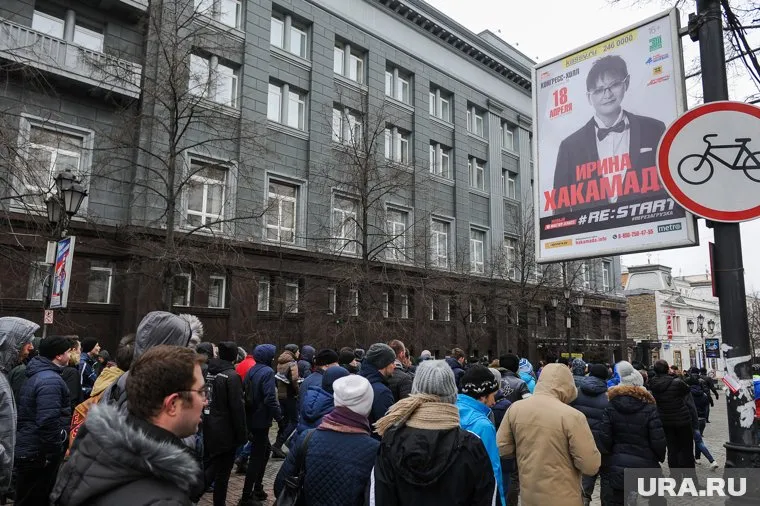 Противники вакцинации не смогли прорваться на сессию заксобрания (фото из архива)