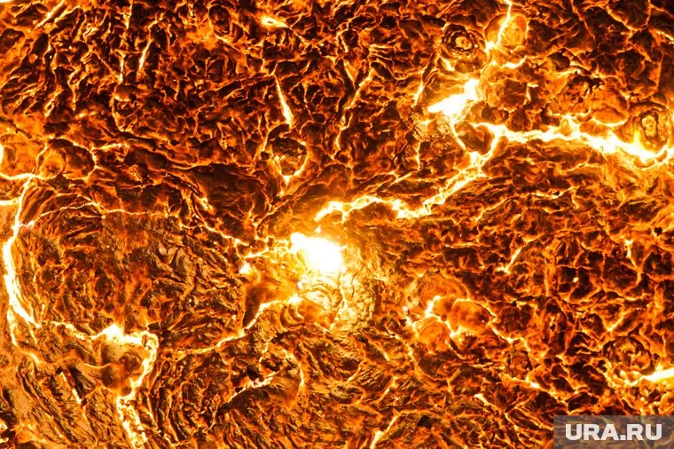 У Вулкана Ключевской пепловые выбросы могут достигать 10 километров над уровнем моря, сообщили в ГУ МЧС