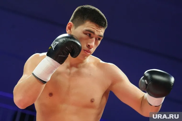 Бивол победил Бетербиева в бою за звание абсолютного чемпиона