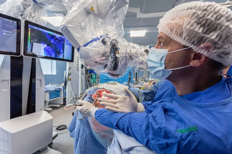 Презентация нового роботизированного операционного микроскопа в ГКБ № 40. Екатеринбург