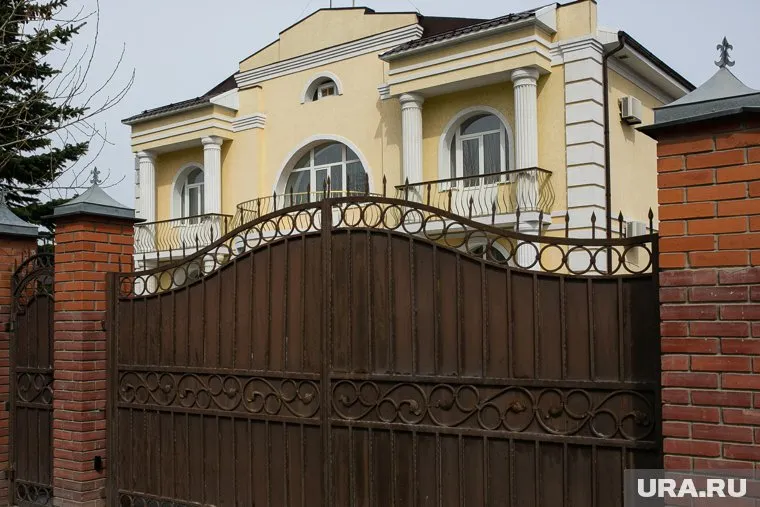 Стены в доме отделаны венецианской штукатуркой