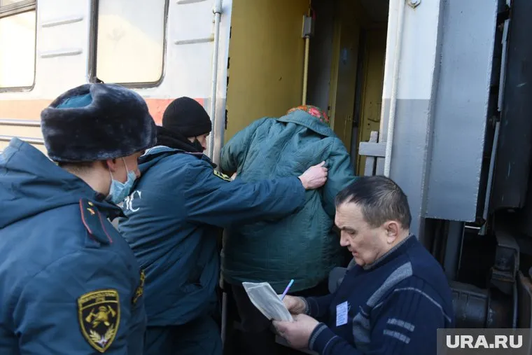 Из Донбасса массово эвакуируют женщин, детей и пожилых людей