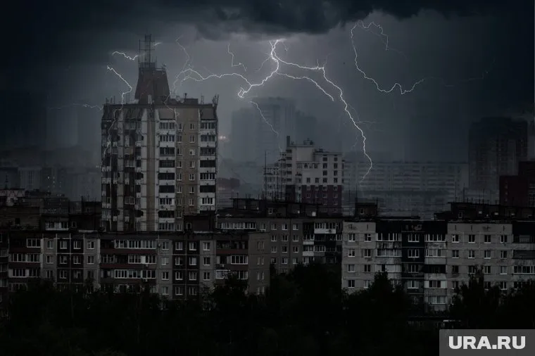 Грозы представляют собой как захватывающее зрелище, так и потенциальную угрозу