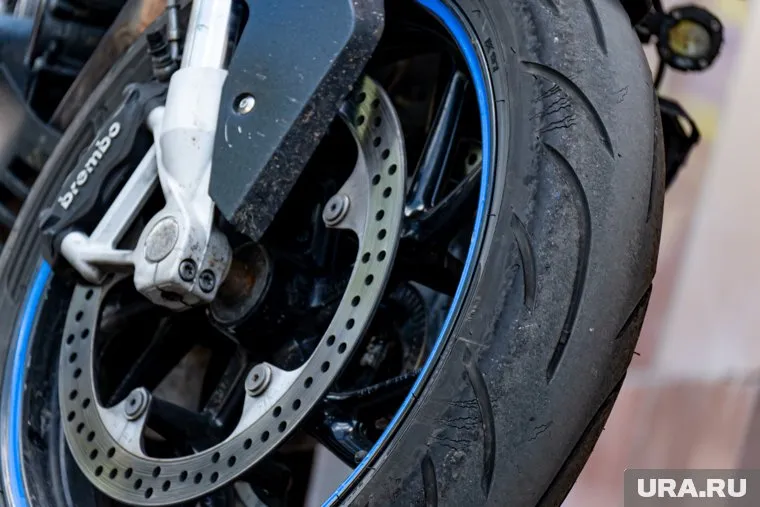 На трассе в Кургане пьяный подросток гонял на мотоцикле