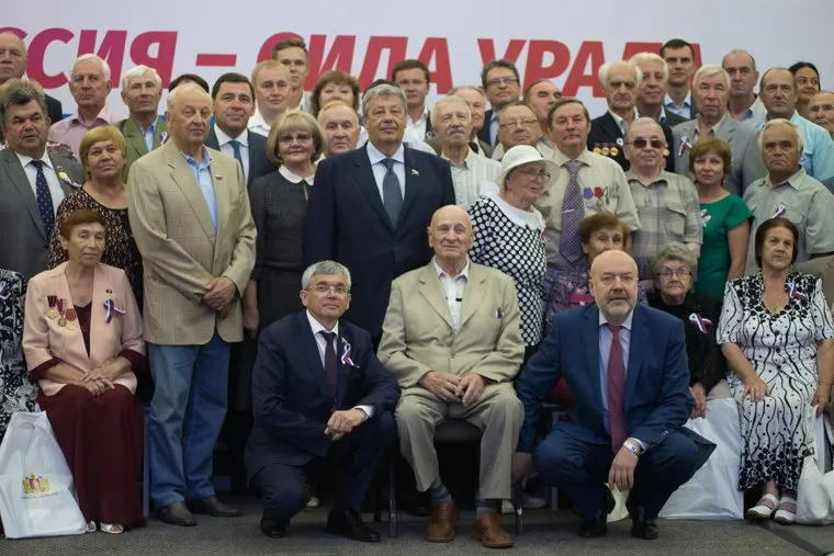 Съезд Почётных граждан Урала в ЭКСПО. Екатеринбург, бабушкина людмила, альшевских андрей, россель эдуард, куйвашев евгений, чернецкий аркадий, петров александр, марчевский анатолий, спектор семен, общее фото, крашененников павел, съезд почетных граждан